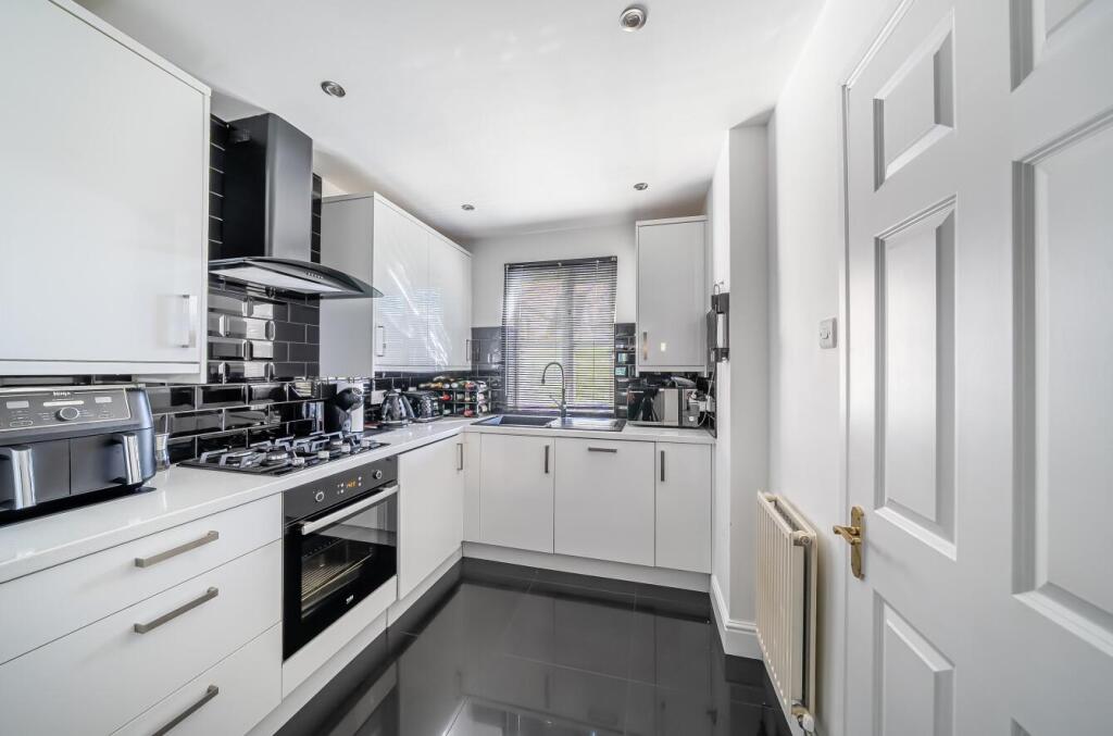 House in Hertsmere, Merry Hill, Bushey - View 3