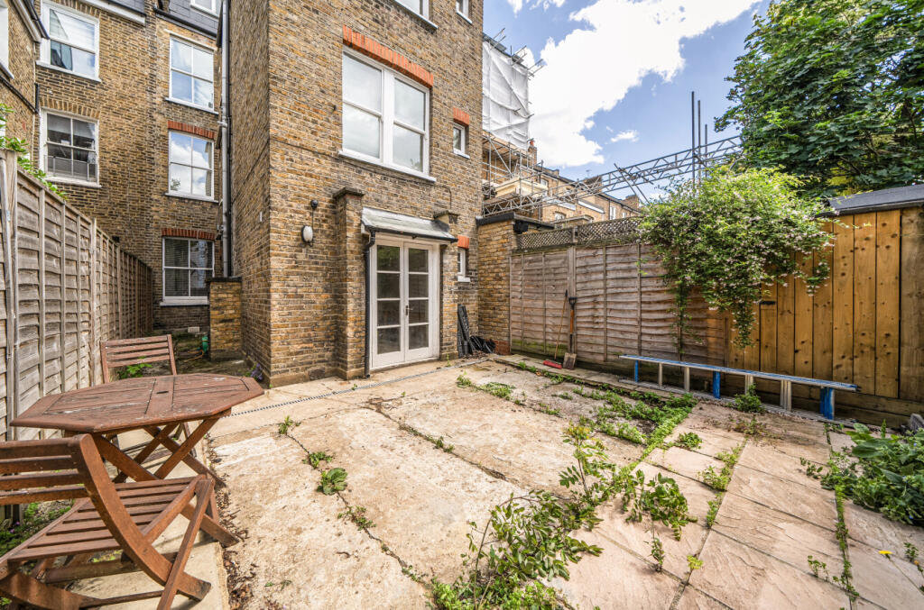 Davisville Road, London - View 6