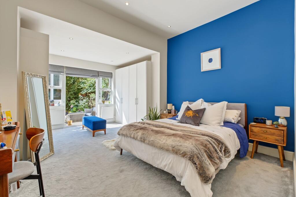 Apartment in London - More