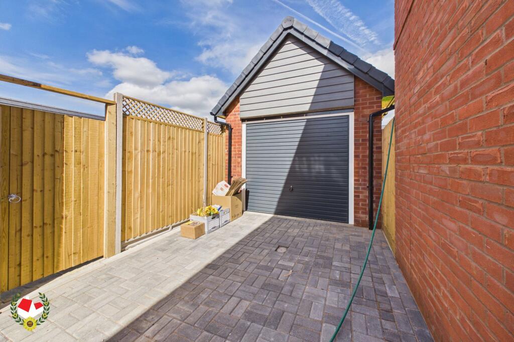 High Meadow, Shurdington Road, GL3 photo 4