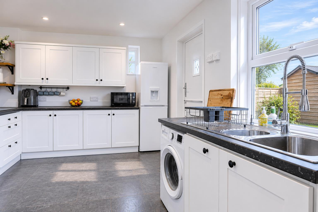 House in Bristol, Shirehampton - More