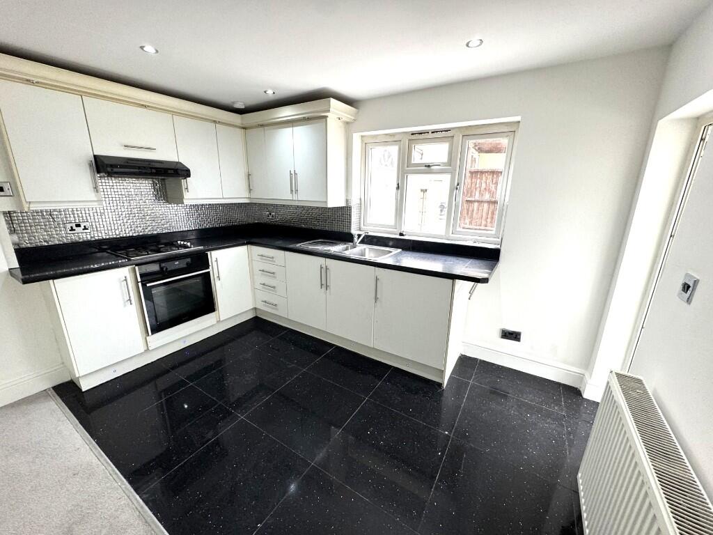 Main image of property: 101E Southbridge Road, Croydon, London, CR0