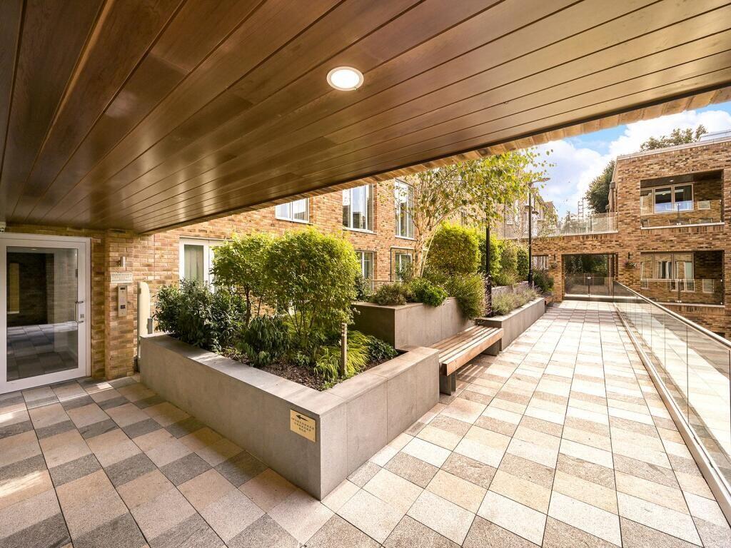 Apartment in London - View 3
