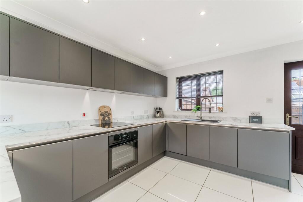 House in Wakefield, Moorthorpe, South Kirkby and Moorthorpe - View 5