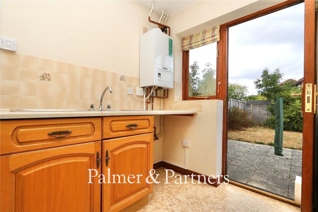 House in East Suffolk, Grange Farm, Kesgrave - More