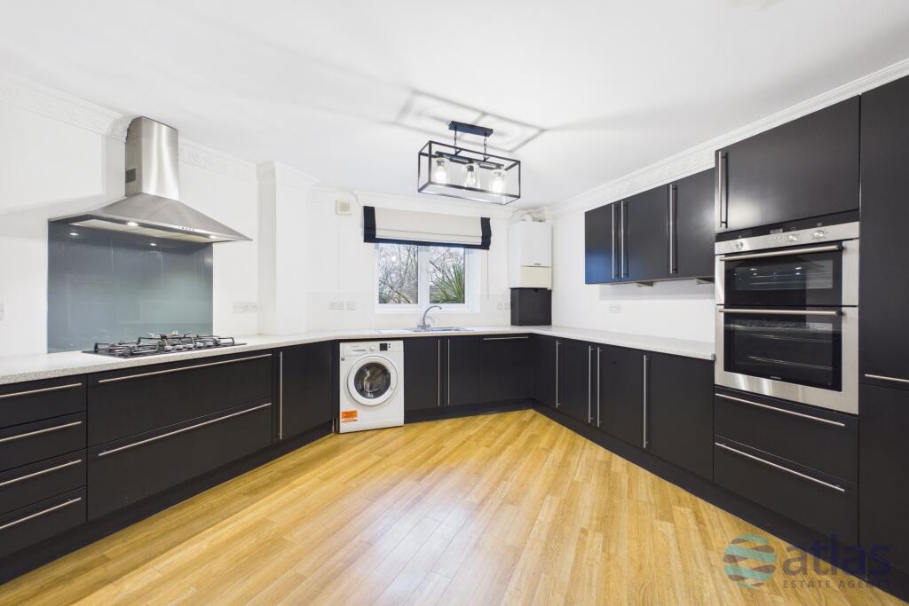Apartment in Liverpool, Mossley Hill - View 2