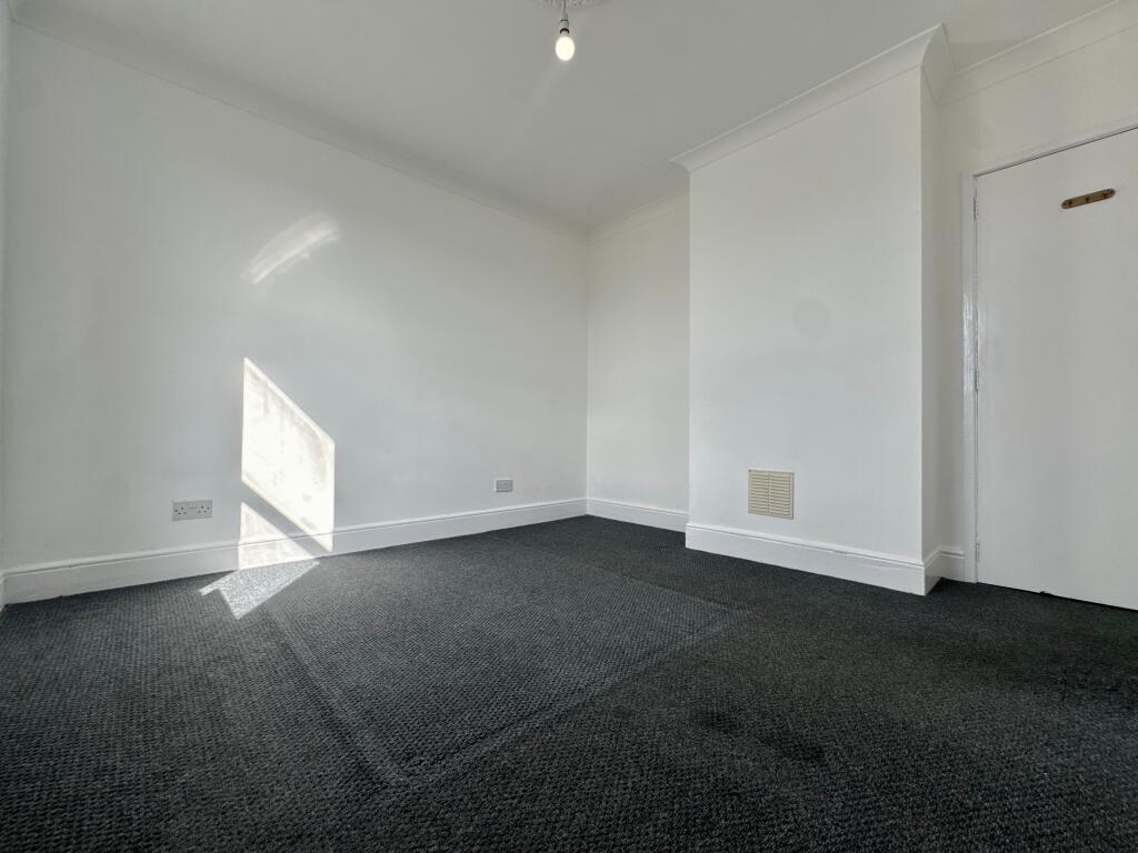 St Catherines Road, Littlehampton, BN17 photo 3
