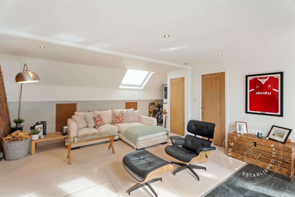 Apartment in Cardiff - More