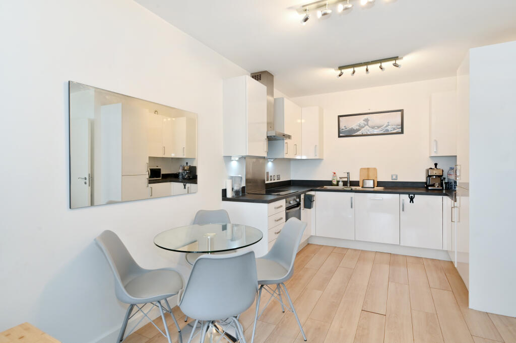 Apartment in London, Custom House, Canning Town - View 5