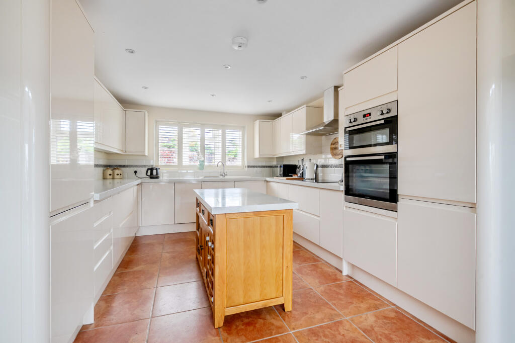 House in Cold Ash, West Berkshire - View 4