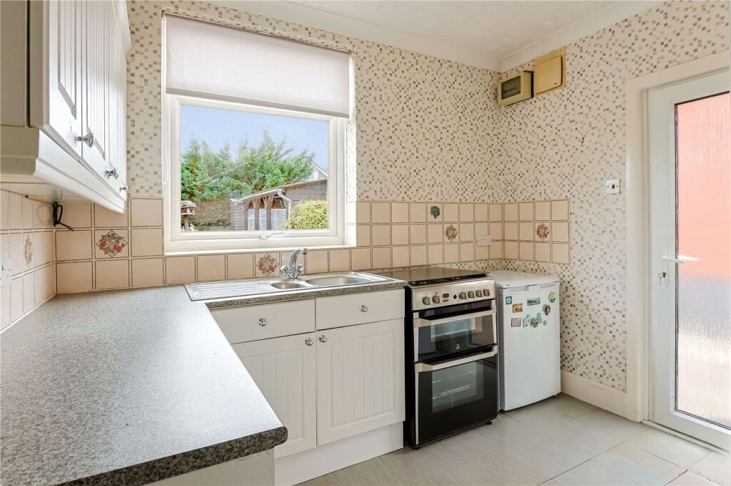Brierley Road, Northbourne, Bournemouth, BH10 photo 3