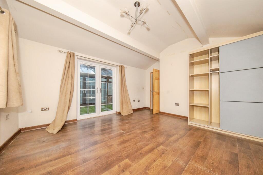 House in Babergh, Shotley - More