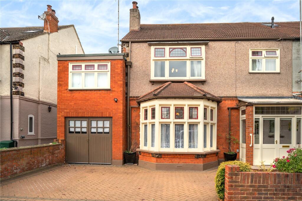 Main image of property: The Avenue, Loughton, Essex, IG10