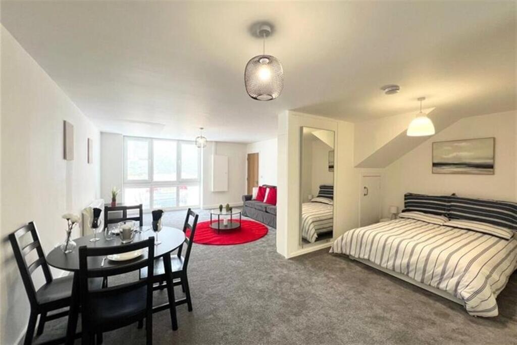Apartment in Southampton - View 3