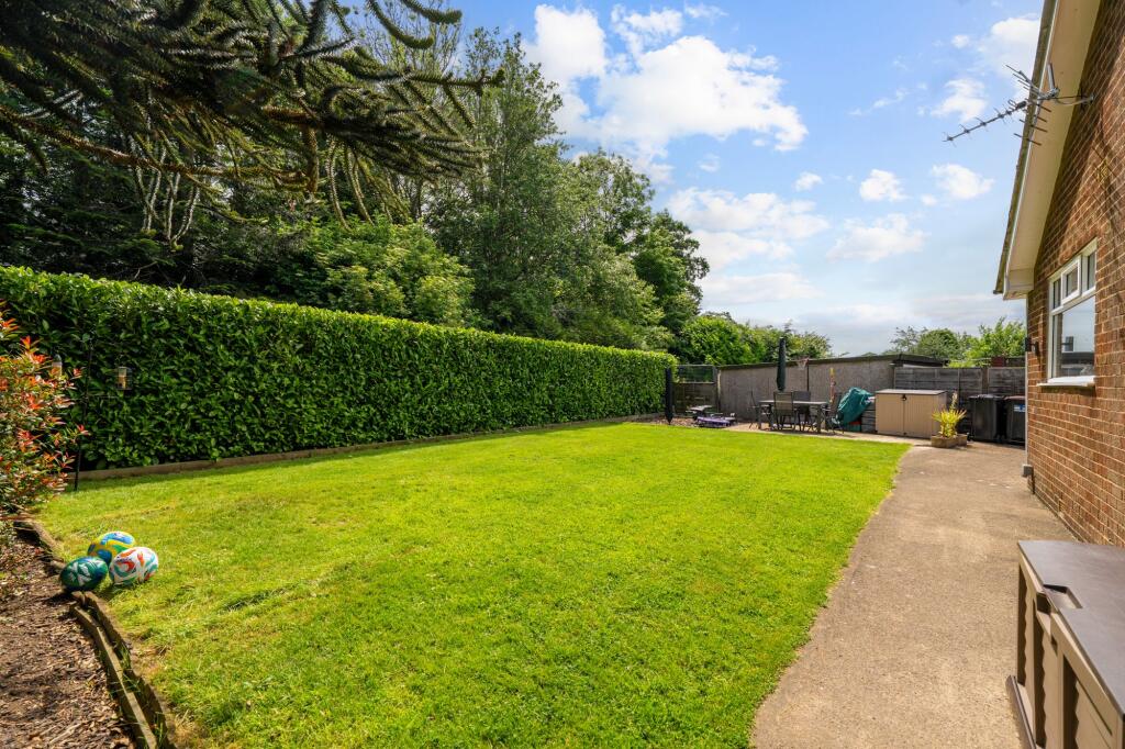 Larkfield Road, Harrogate, HG2 photo 4