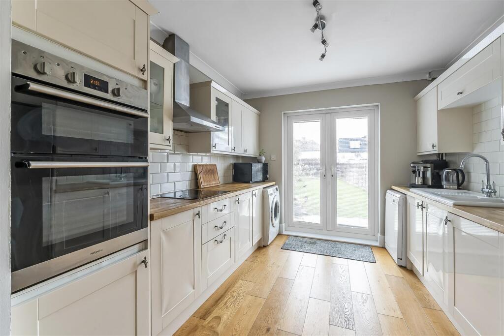Gander Green Lane, Cheam, photo 4
