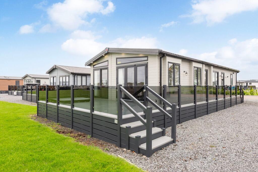 3-bed caravan on The Saltire Lodge , Cameron , St Andrews , KY16, £185,000