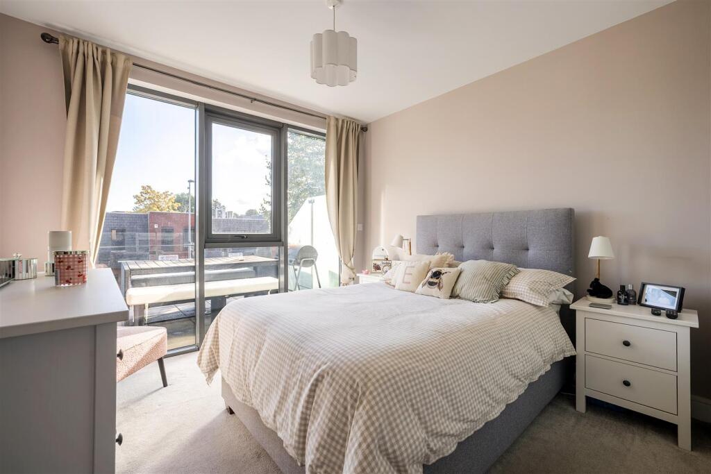 Apartment in London, Highams Park - View 5