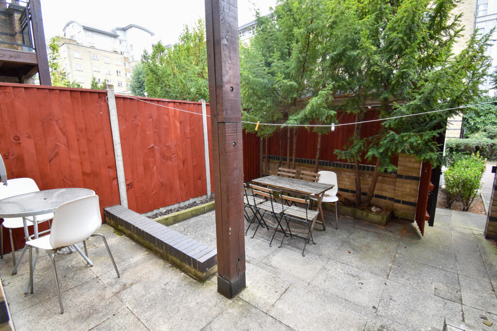 5 bedroom terraced house for rent