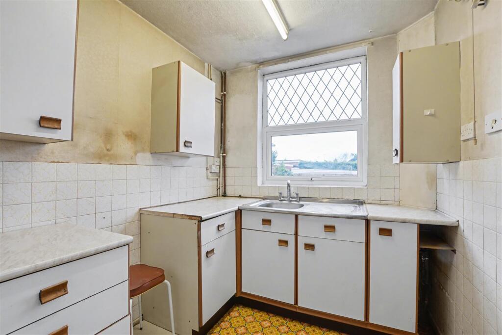 St. Austell Drive, Nottingham photo 3