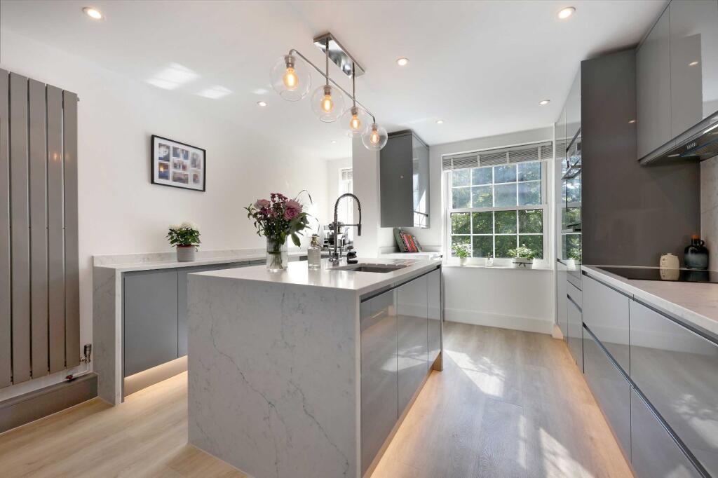 Bulstrode Court, Gerrards Cross, Buckinghamshire, SL9 photo 3