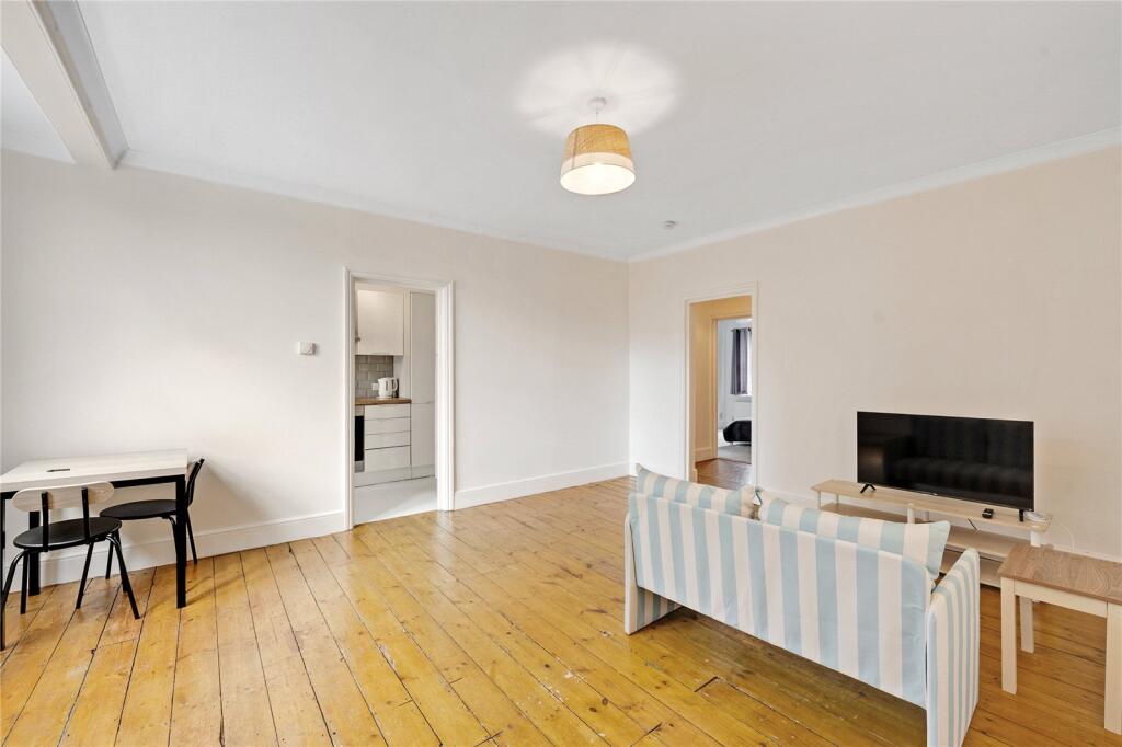 Apartment in Twickenham, St Margarets - View 3