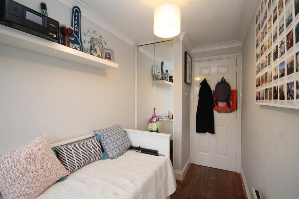 Apartment in Sutton - View 5