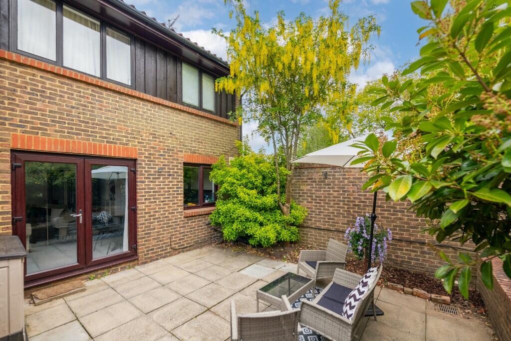 Main image of property: Horley, RH6
