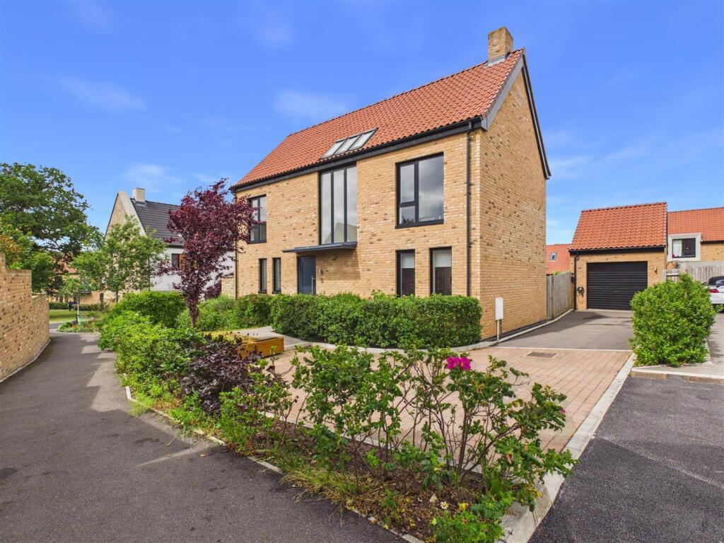 3-bed detached on Elder Close, Wedmore, £595,000
