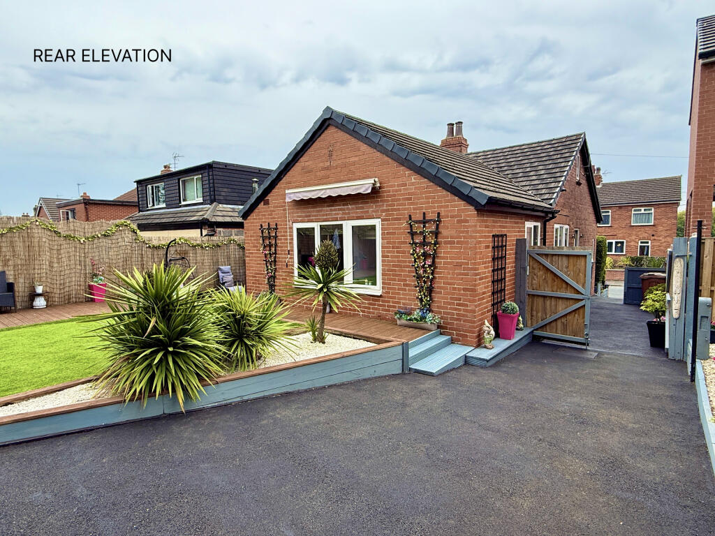4-bed semi-detached on Springstone Avenue, Ossett, West Yorkshire, £320,000