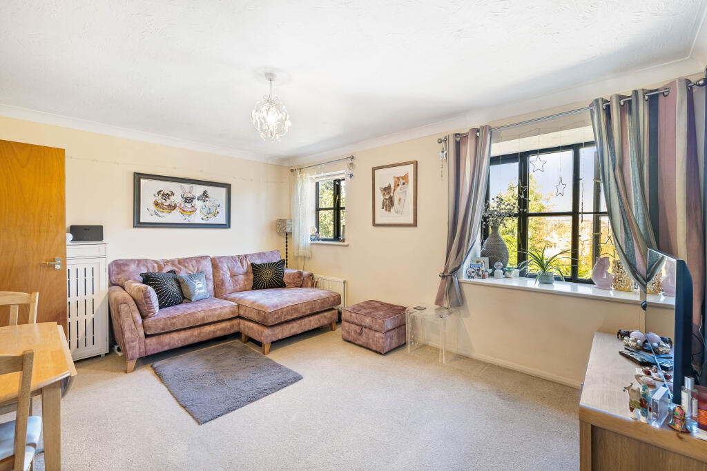 Apartment in Kingston upon Thames - View 4