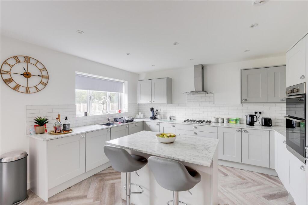 Woodlands Grove, Hucknall, NG15 photo 2