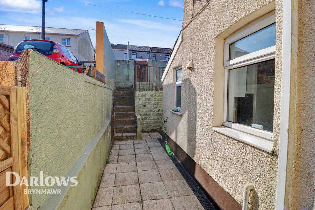 House in Newport - View 4