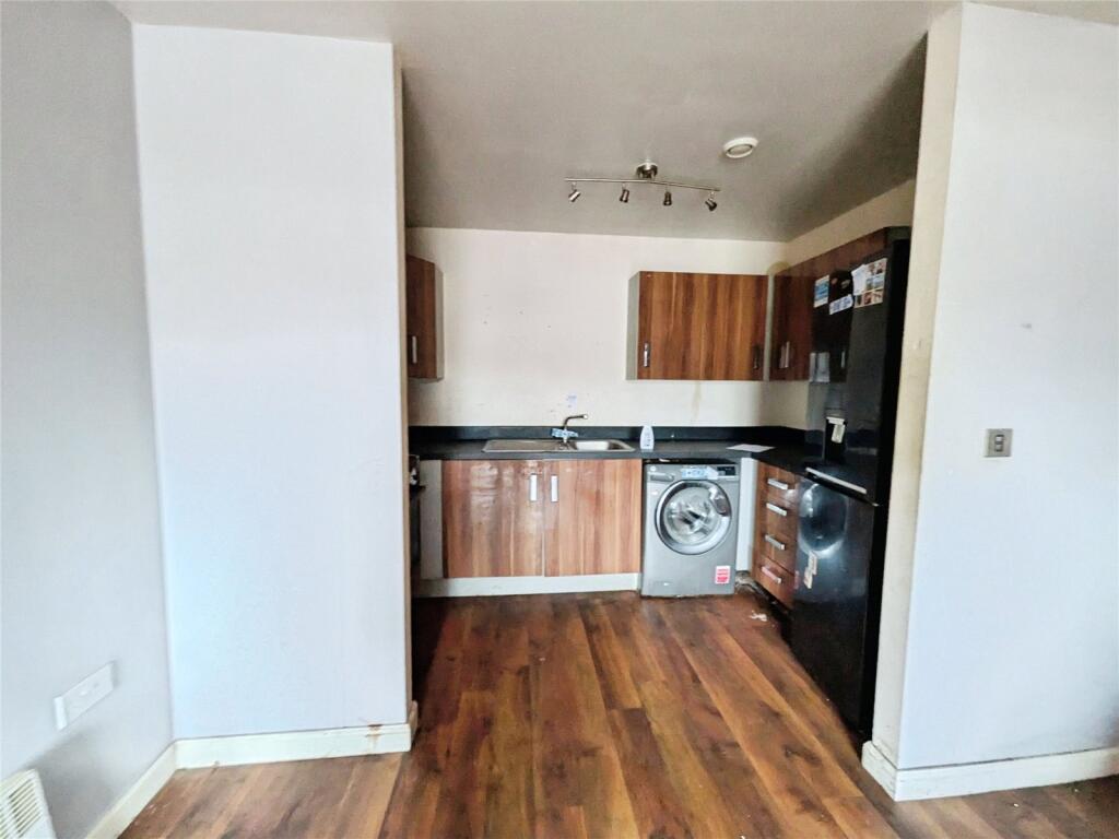 Apartment in Wolverhampton, West Midlands - View 5