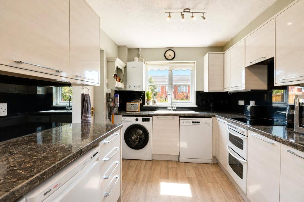 Higher Westlake Road, Roundswell, Barnstaple, Devon, EX31 photo 4