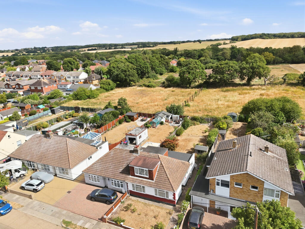 House in Rochford, Rayleigh - More