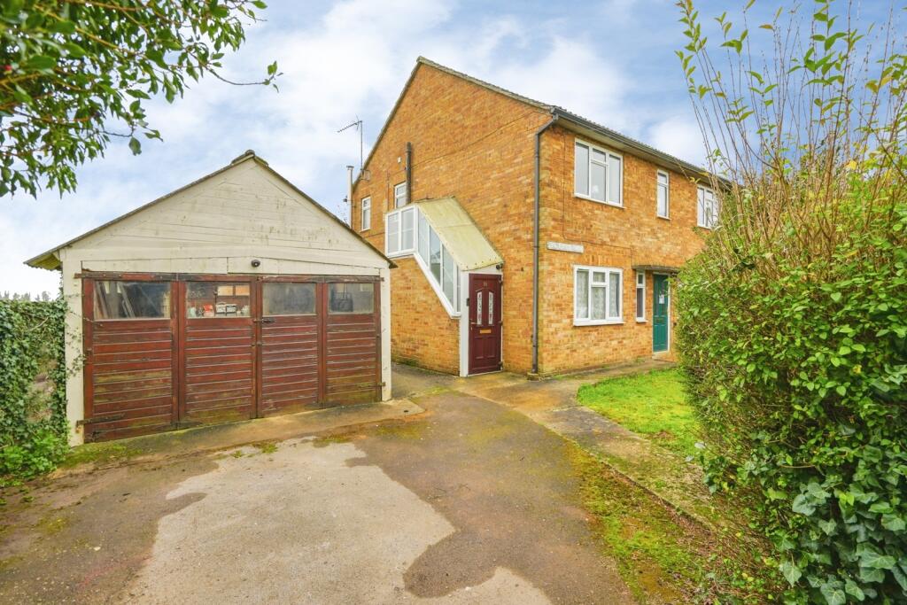 Main image of property: Bloxham Road, Milcombe, Banbury, Oxfordshire, OX15