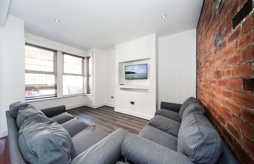 6 bedroom terraced house for rent