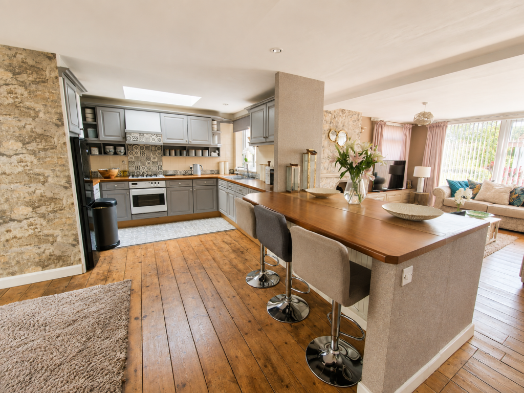 House in Teignbridge, Dawlish - More
