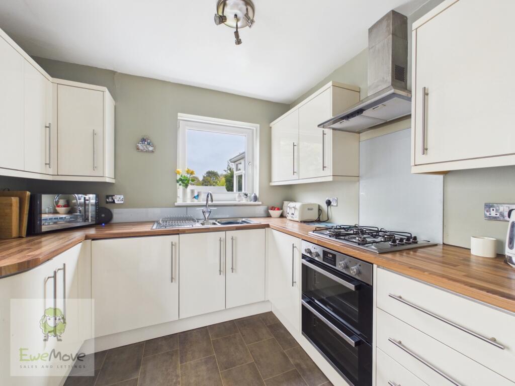 House in Frindsbury, Medway - View 3