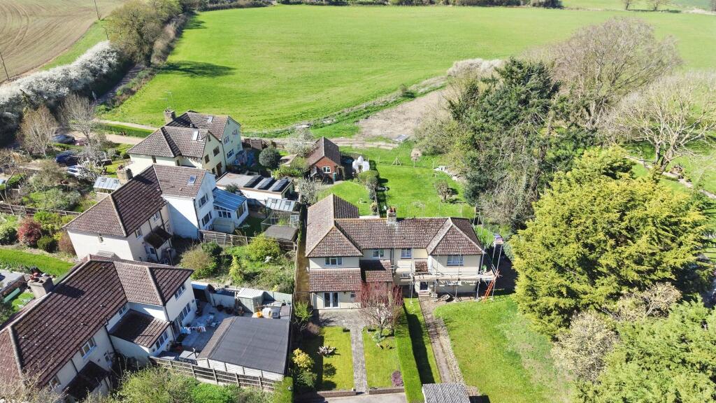 House in Ware, Cold Christmas, Thundridge - View 2