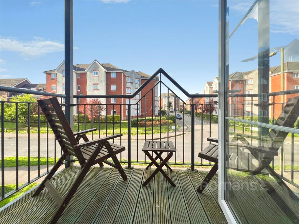 Apartment in Rushmoor, North Town - View 5