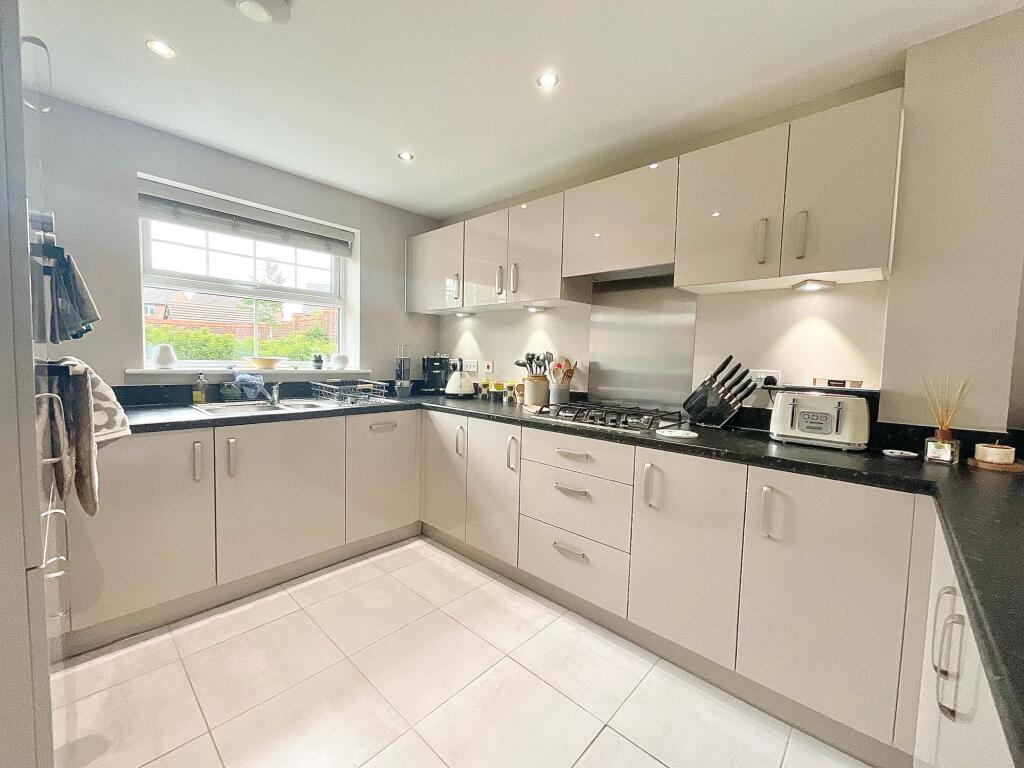 Richard Gilbert Drive, Shavington, CW2 photo 3