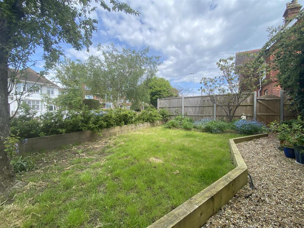 Apartment in Worthing, West Worthing - View 2