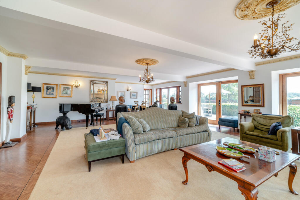 House in Runnymede, Stroude - View 5