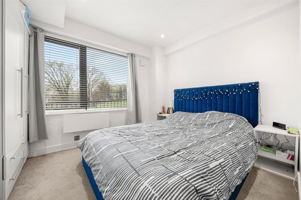 The Ring, Bracknell, Berkshire, RG12 photo 4