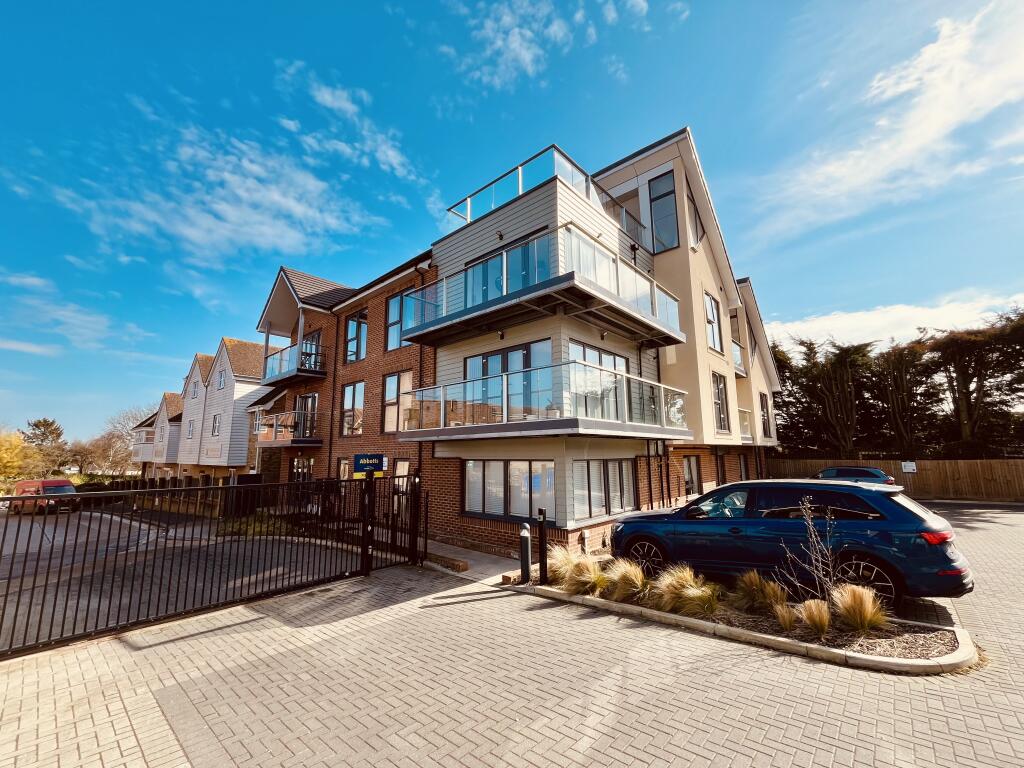 Main image of property: The Gatehouse, Eastwood Road, Rayleigh