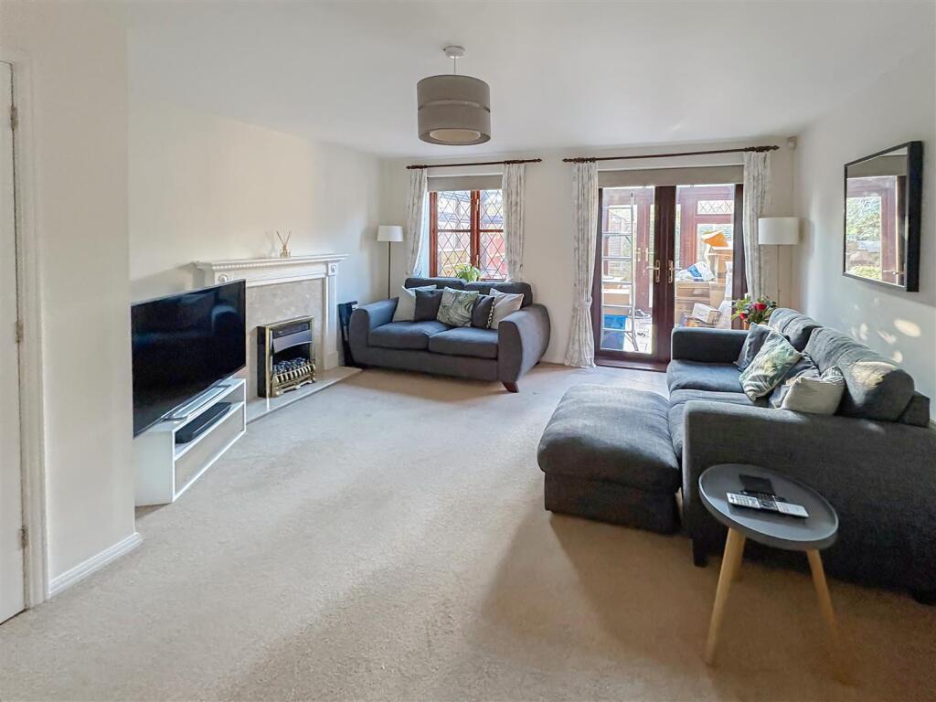 Larkspur Close, Marlborough Place, Littlehampton photo 2