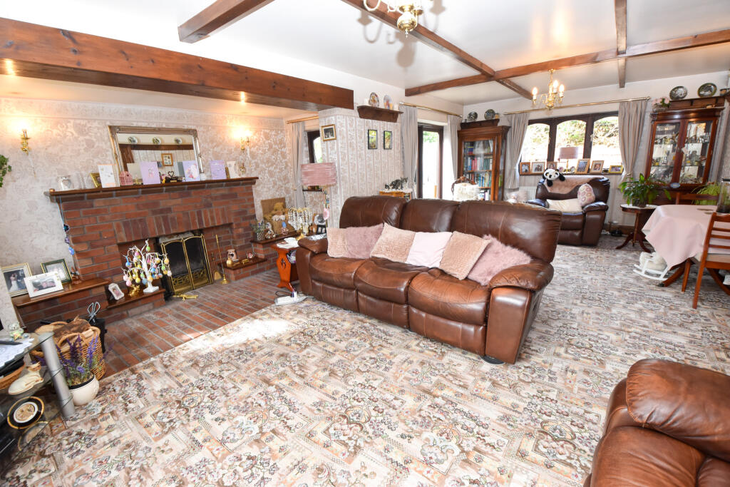 Sandown Gardens, Urmston, M41 photo 3