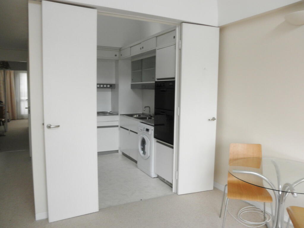 Apartment in London - More